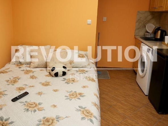 Дава се под наем Едностаен апартамент в Варна, Зимно кино Тракия - 25 кв.м за 225 € - Снимка #1