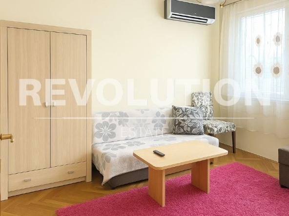 Дава се под наем Тристаен апартамент в Варна, Център - 92 кв.м за 575 € - Снимка #1