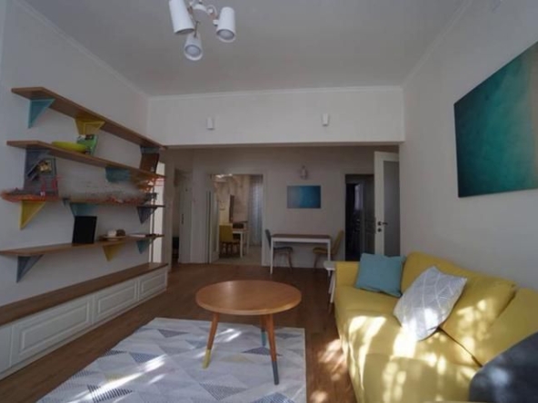 Дава се под наем Тристаен апартамент в София, Център - 90 кв.м за 950 € - Снимка #1
