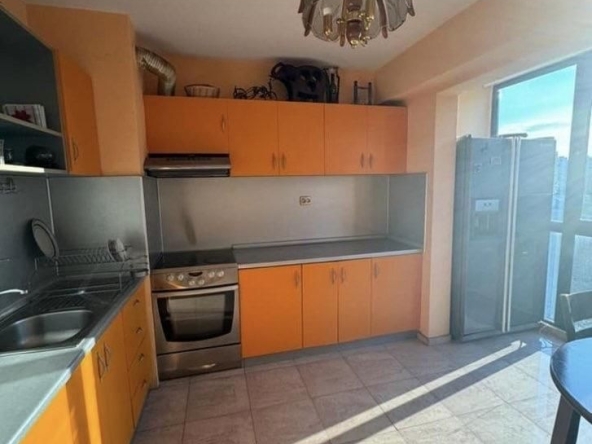 Дава се под наем Тристаен апартамент в Бургас, Изгрев - 89 кв.м за 510 € - Снимка #1