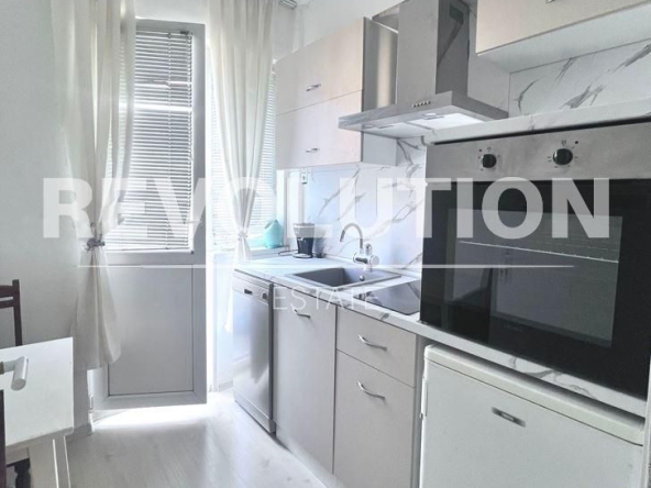 Дава се под наем Тристаен апартамент в Варна, Генералите - 120 кв.м за 598.23 € - Снимка #1