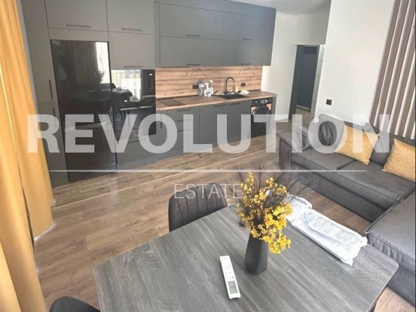 Дава се под наем Тристаен апартамент в Варна, м-т Пчелина - 64 кв.м за 700 € - Снимка #1