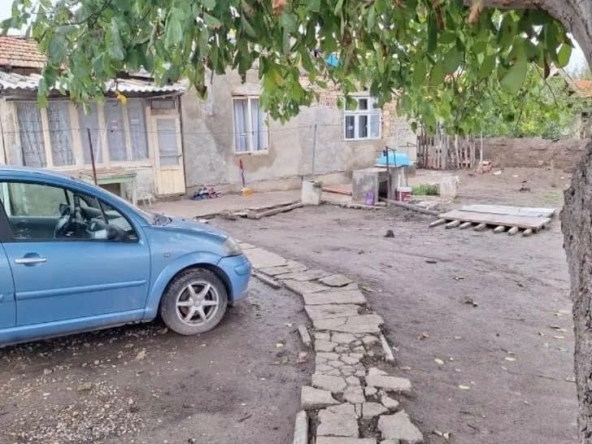 Къща в Плиска - 1 кв.м за 12750 €/кв.м - Снимка #1