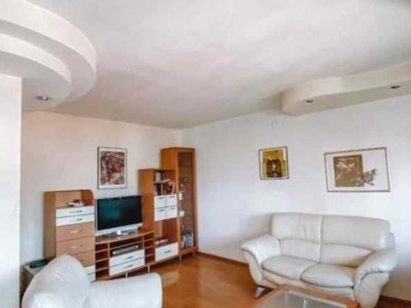 Дава се под наем Тристаен апартамент в Пловдив, Гагарин - 90 кв.м за 331.5 € - Снимка #1