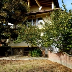 Дава се под наем Къща в Аксаково - 405 кв.м за 943.5 € - Снимка #1