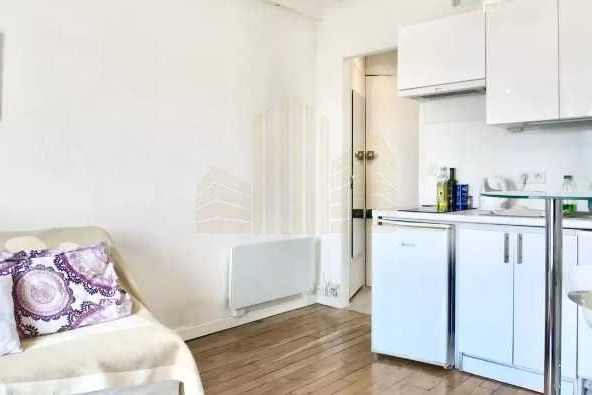 Дава се под наем Едностаен апартамент в Пловдив, Център - 23 кв.м за 112.2 € - Снимка #1