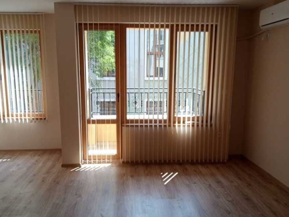 Дава се под наем Двустаен апартамент в Бургас, Възраждане - 55 кв.м за 225 € - Снимка #1