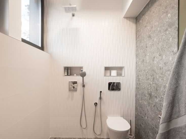 Дава се под наем Тристаен апартамент в София, Лозенец - 117 кв.м за 1020 € - Снимка #1