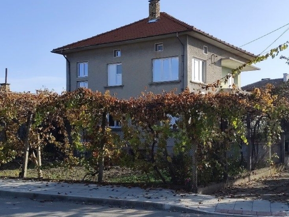 Етаж от къща в Каспичан - 70 кв.м за 598 €/кв.м - Снимка #1