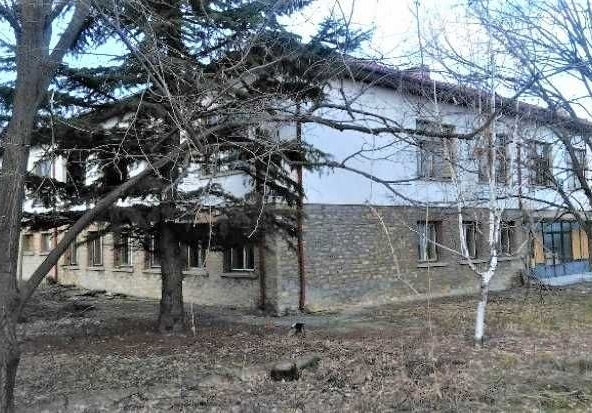Хотел в с. Спасово, Област Стара Загора - 2500 кв.м за 27 €/кв.м - Снимка #1