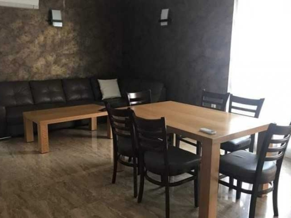 Дава се под наем Тристаен апартамент в Пловдив, Беломорски - 90 кв.м за 392.7 € - Снимка #1