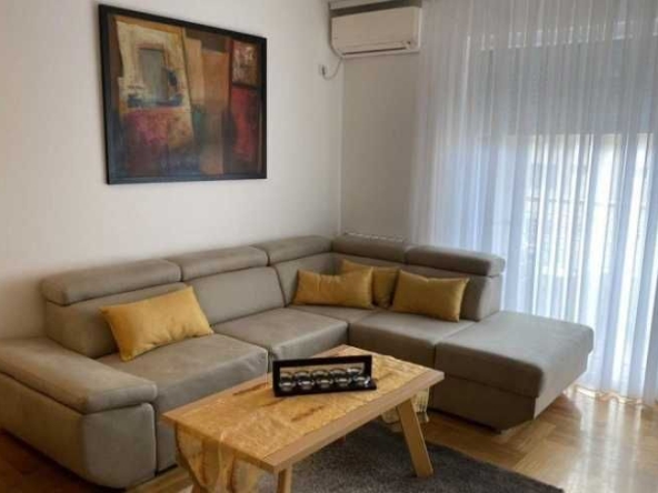 Дава се под наем Двустаен апартамент в Пловдив, Изгрев - 62 кв.м за 219.3 € - Снимка #1