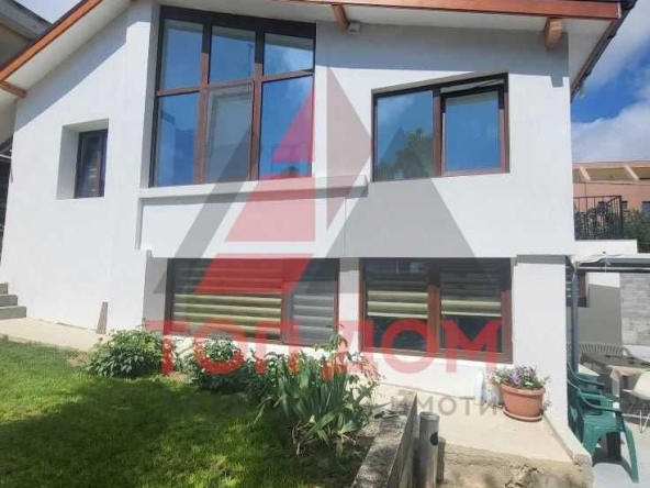 Дава се под наем Тристаен апартамент в к.к. Св.Св. Константин и Елена - 100 кв.м за 800 € - Снимка #1