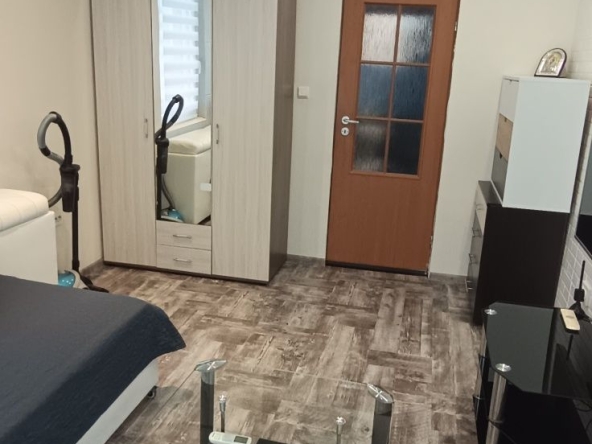 Дава се под наем Едностаен апартамент в Бургас, Център - 36 кв.м за 378.93 € - Снимка #1