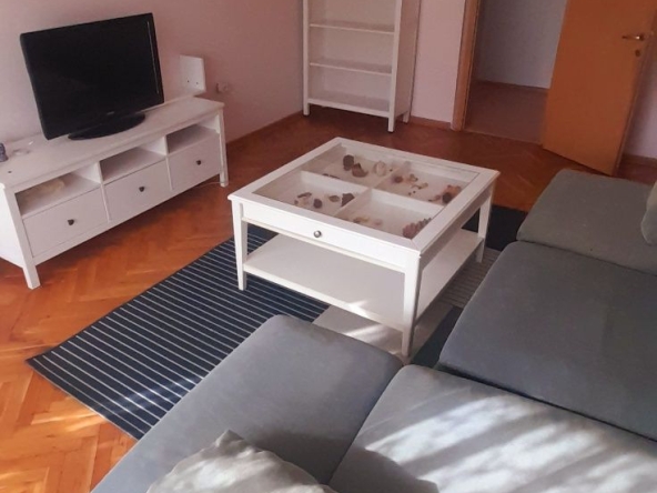 Четиристаен апартамент в Варна, Окръжна болница - 93 кв.м за 7 €/кв.м - Снимка #1