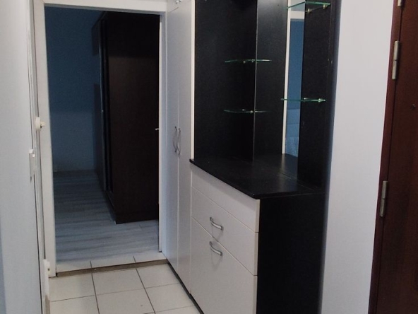 Дава се под наем Двустаен апартамент в Търговище, Боровец - 42 кв.м за 204 € - Снимка #1