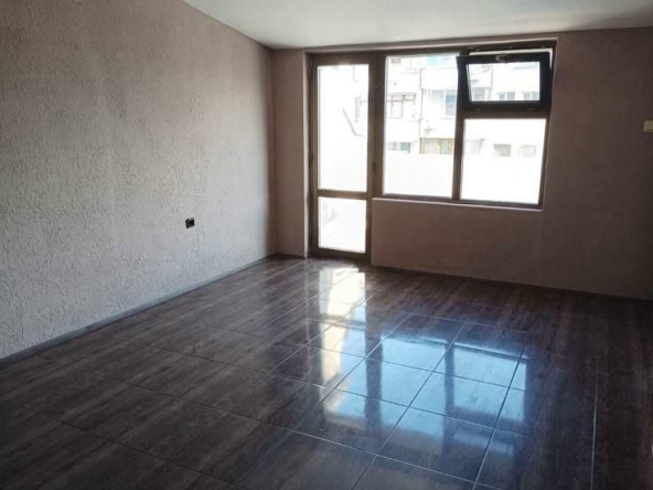 Тристаен апартамент в Бургас, Възраждане - 80 кв.м за 1031 €/кв.м - Снимка #1