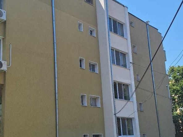 Тристаен апартамент в Разград, Център - 96 кв.м за 1621 €/кв.м - Снимка #1