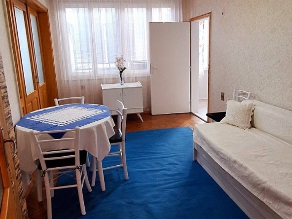 Дава се под наем Четиристаен апартамент в Горна Оряховица - 110 кв.м за 229.5 € - Снимка #1