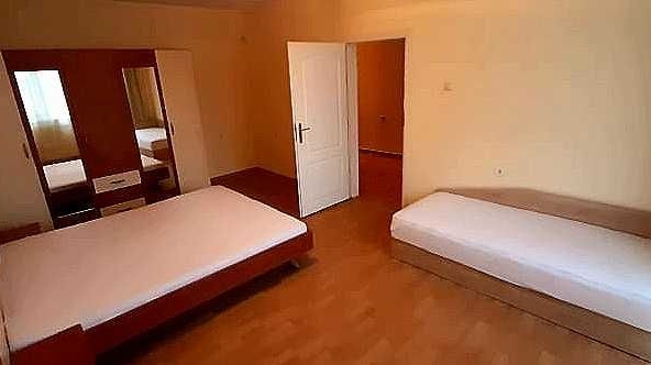 Дава се под наем Тристаен апартамент в Бургас, Възраждане - 100 кв.м за 280.5 € - Снимка #1