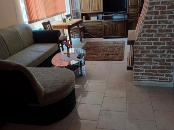 Дава се под наем Двустаен апартамент в Разград, Бели Лом - 68 кв.м за 280.5 € - Снимка #1