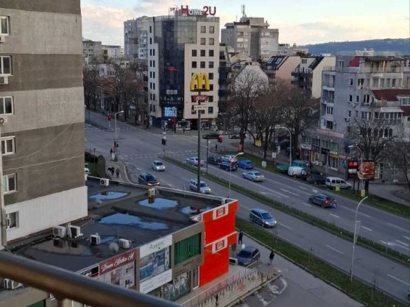 Двустаен апартамент в Варна, Лятно кино Тракия - 82 кв.м за 2196 €/кв.м - Снимка #1