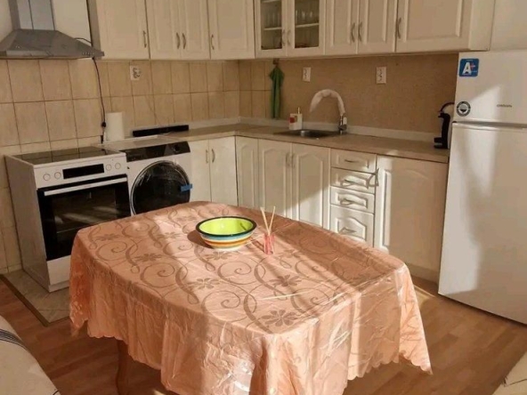 Дава се под наем Тристаен апартамент в Пловдив, Кючук Париж - 90 кв.м за 500 € - Снимка #1