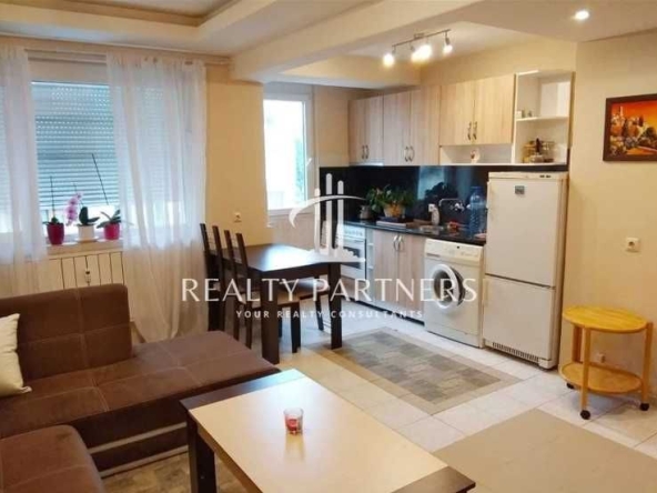 Дава се под наем Двустаен апартамент в Перник, Център - 67 кв.м за 398.82 € - Снимка #1