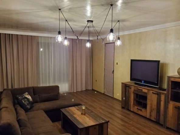 Дава се под наем Двустаен апартамент в София, Изгрев - 85 кв.м за 969 € - Снимка #1