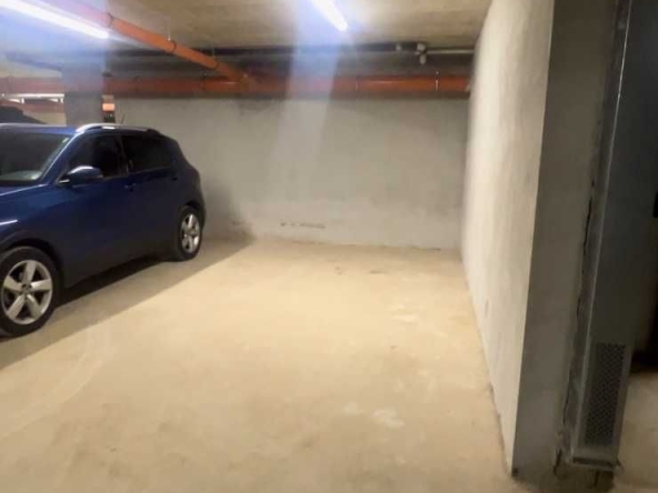 Дава се под наем Гараж / Паркомясто в София, Овча купел 1 - 13 кв.м за 102 € - Снимка #1