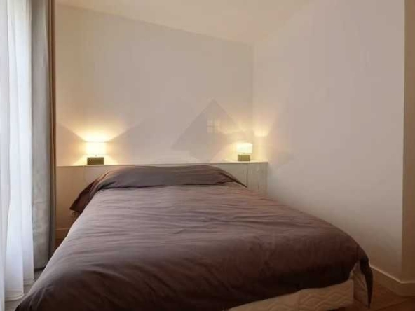 Дава се под наем Тристаен апартамент в Пловдив, Център - 76 кв.м за 255 € - Снимка #1