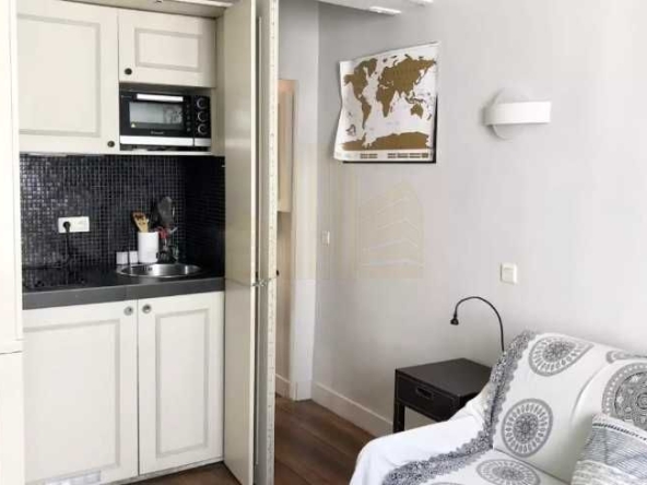 Дава се под наем Едностаен апартамент в Пловдив, Център - 24 кв.м за 102 € - Снимка #1