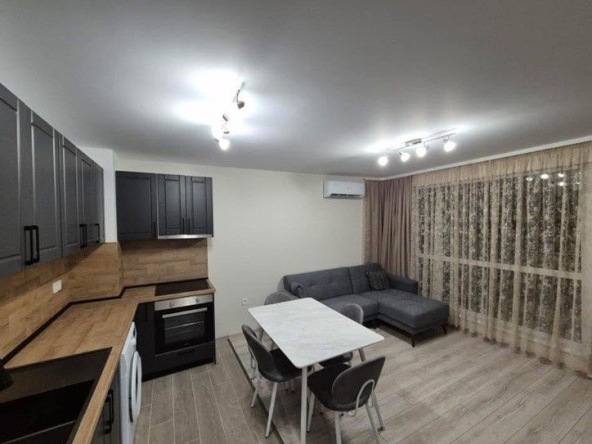 Дава се под наем Двустаен апартамент в Варна, Колхозен пазар - 50 кв.м за 520 € - Снимка #1