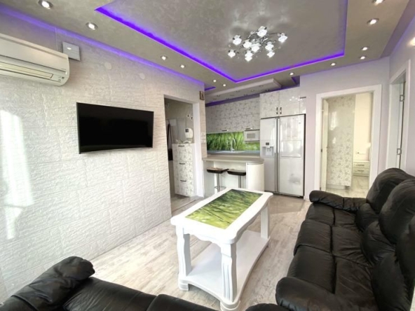 Дава се под наем Тристаен апартамент в Пловдив, Център - 70 кв.м за 500 € - Снимка #1