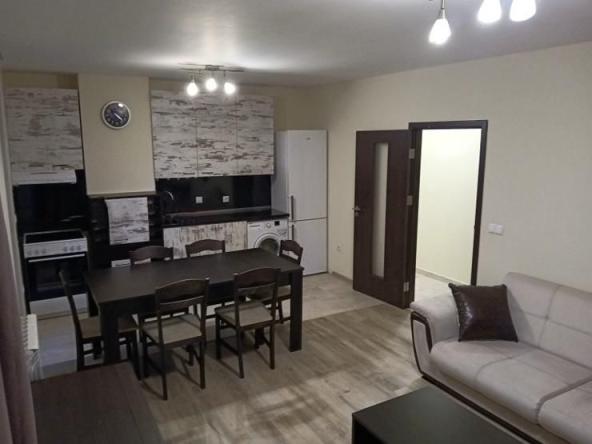 Дава се под наем Тристаен апартамент в София, Оборище - 90 кв.м за 800 € - Снимка #1