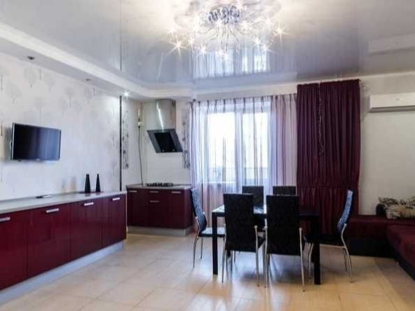 Дава се под наем Тристаен апартамент в Пловдив, Тракия - 90 кв.м за 346.8 € - Снимка #1