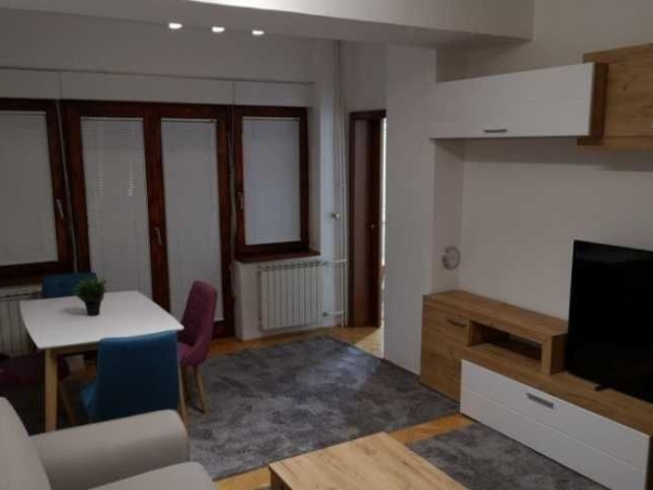 Дава се под наем Тристаен апартамент в Пловдив, Тракия - 80 кв.м за 388.62 € - Снимка #1