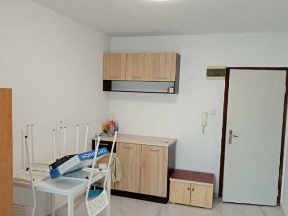 Дава се под наем Едностаен апартамент в Бургас, Център - 25 кв.м за 140 € - Снимка #1