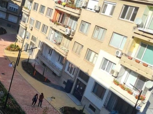 Дава се под наем Тристаен апартамент в Казанлък - 80 кв.м за 331.5 € - Снимка #1