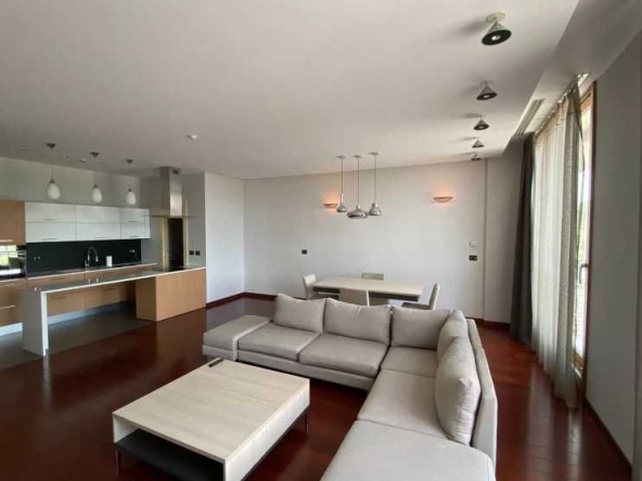 Дава се под наем Четиристаен апартамент в Пловдив, Изгрев - 110 кв.м за 378.93 € - Снимка #1