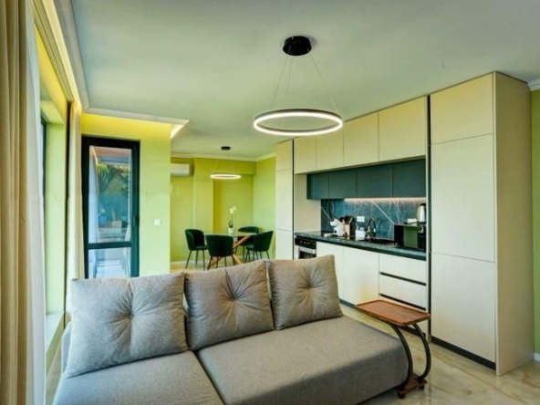 Дава се под наем Тристаен апартамент в Варна, Галата - 108 кв.м за 1200 € - Снимка #1