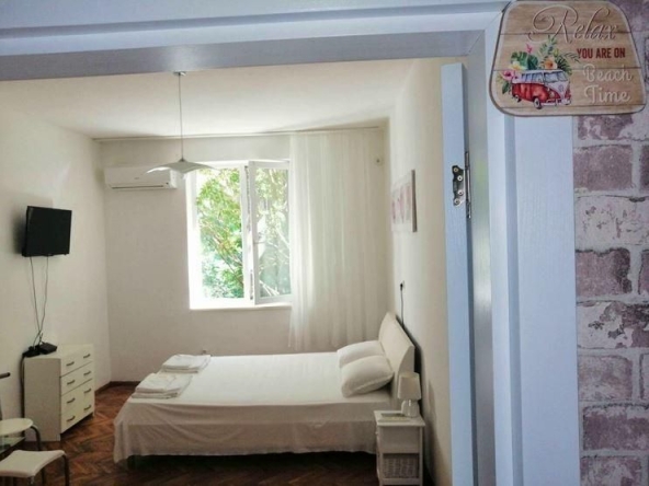 Дава се под наем Тристаен апартамент в Бургас, Център - 80 кв.м за 408 € - Снимка #1