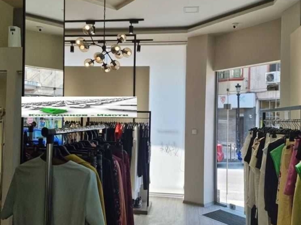 Дава се под наем Магазин в Пловдив, Център - 90 кв.м за 1600 € - Снимка #1