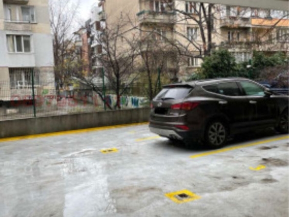 Дава се под наем Гараж / Паркомясто в София, Оборище - 15 кв.м за 127.5 € - Снимка #1