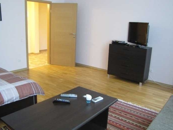 Дава се под наем Четиристаен апартамент в Пловдив, Тракия - 90 кв.м за 306 € - Снимка #1