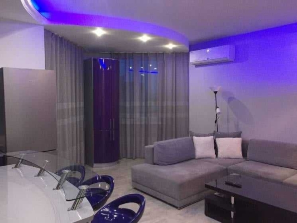 Дава се под наем Двустаен апартамент в София, Център - 65 кв.м за 418.2 € - Снимка #1