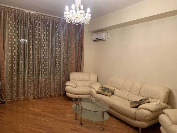 Дава се под наем Двустаен апартамент в София, Център - 67 кв.м за 408 € - Снимка #1