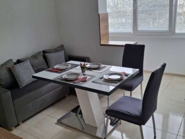 Дава се под наем Двустаен апартамент в София, Красно село - 86 кв.м за 796.62 € - Снимка #1