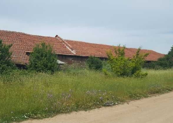 Промишлена сграда в Стара Загора, Била - 1480 кв.м за 7 €/кв.м - Снимка #1