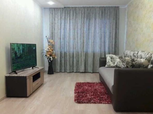 Дава се под наем Тристаен апартамент в Пловдив, Южен - 79 кв.м за 285.6 € - Снимка #1